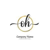 Oh eerste handschrift en handtekening logo ontwerp met cirkel. mooi ontwerp handgeschreven logo voor mode, team, bruiloft, luxe logo. vector