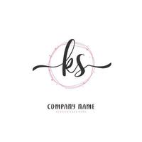 ks eerste handschrift en handtekening logo ontwerp met cirkel. mooi ontwerp handgeschreven logo voor mode, team, bruiloft, luxe logo. vector