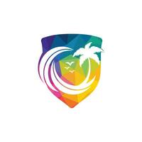 strand en palm boom vector logo. reizen en toerisme teken.