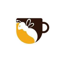 koffie bij logo inspiratie. cafe of drinken ontwerp sjabloon. vector