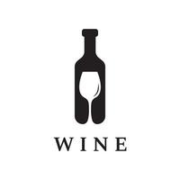 wijn logo sjabloon ontwerp met wijn bril en flessen.logo voor nachtclub, bar en wijn winkel. vector