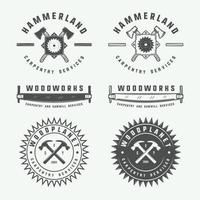 reeks van wijnoogst timmerwerk, houtwerk en monteur etiketten, insignes, emblemen en logo. vector illustratie. monochroom grafisch kunst.