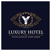 luxe hotel ontwerp met logo en typografie vector