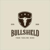 hoofd van schedel stier en schild logo vector wijnoogst illustratie sjabloon icoon grafisch ontwerp. Texas western Longhorn teken of symbool voor slager of boerderij en vee concept met insigne