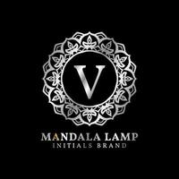 brief v mandala lamp initialen decoratief vector logo ontwerp voor bruiloft, spa, hotel, schoonheid zorg
