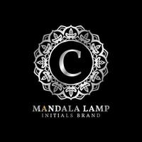 brief c mandala lamp initialen decoratief vector logo ontwerp voor bruiloft, spa, hotel, schoonheid zorg