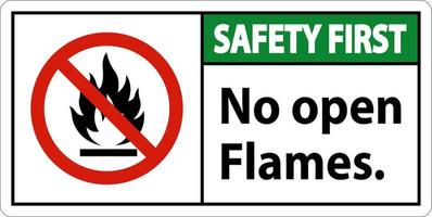 veiligheid eerste Nee Open vlammen etiket teken Aan wit achtergrond vector