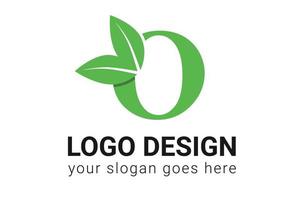 O brief eco logo met blad. vector lettertype voor natuur affiches, eco vriendelijk embleem, veganistisch identiteit, kruiden en botanisch kaarten enz. ecologie O brief logo met groen blad.