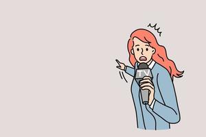 journalistiek en breken nieuws concept. verrast vrouw journalist staand Holding microfoon richten met vinger Bij plaats van nieuws op zoek Bij camera vector illustratie