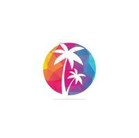tropisch strand en palm boom logo ontwerp. creatief gemakkelijk palm boom vector logo ontwerp. strand logo
