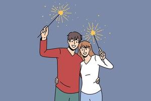 gelukkig paar geliefden met feestelijk vuurwerk knuffel knuffelen vieren nieuw jaar samen. glimlachen Mens en vrouw met lichten genieten Kerstmis partij of viering. winter vakantie. vector illustratie.