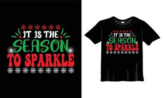 het is de seizoen naar fonkeling Kerstmis t-shirt ontwerp sjabloon voor Kerstmis viering. mooi zo voor groet kaarten, t-shirts, mokken, en geschenken. voor Heren, Dames, en baby kleding vector