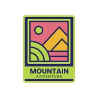 wijnoogst natuur berg avontuur logo insigne vector illustratie. mooi zo voor sticker insigne of t-shirt ontwerp