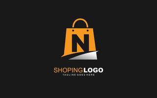 n logo online winkel voor branding bedrijf. zak sjabloon vector illustratie voor uw merk.