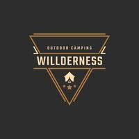 wijnoogst retro insigne embleem berg camping logo met tent silhouet ontwerp lineair stijl vector