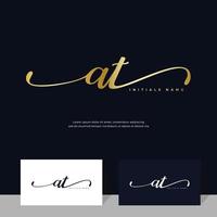 handschrift eerste van brief Bij een t vrouwelijk en schoonheid logo ontwerp Aan goud kleur. vector