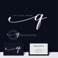 gemakkelijk elegant eerste handschrift brief q Aan goud kleur vector