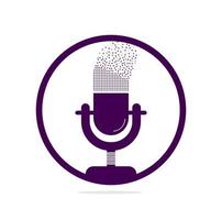 microfoon podcast pixels effect logo ontwerp. studio tafel microfoon met uitzending icoon ontwerp. vector