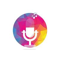 microfoon podcast logo ontwerp. studio tafel microfoon met uitzending icoon ontwerp. vector