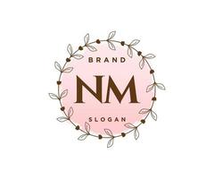 eerste nm vrouwelijk logo. bruikbaar voor natuur, salon, spa, kunstmatig en schoonheid logo's. vlak vector logo ontwerp sjabloon element.