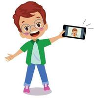 video conferentie. schattig weinig kind gebruik makend van tablet voor video telefoontje met vriend. kinderen gelukkig glimlach gebruik makend van internet technologie voor praten. meisje gezicht Aan scherm. vector tekenfilm illustratie voor telefoontje