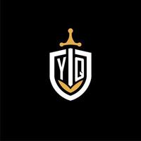 creatief brief yq logo gaming esport met schild en zwaard ontwerp ideeën vector