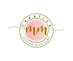eerste mm vrouwelijk logo schoonheid monogram en elegant logo ontwerp, handschrift logo van eerste handtekening, bruiloft, mode, bloemen en botanisch met creatief sjabloon. vector
