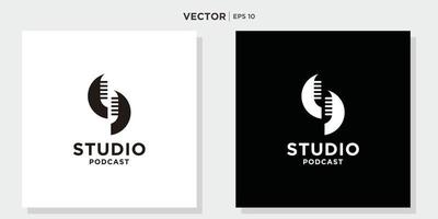 podcast of radio logo ontwerp gebruik makend van microfoon en bubbel babbelen of praten icoon vector