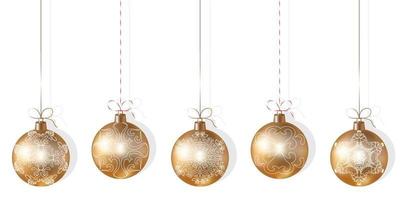 reeks van realistisch goud Kerstmis boom ballen met een patroon. Kerstmis boom goud ballen hangende Aan wit achtergrond. Kerstmis boom speelgoed. goud en wit kleur. vector illustratie. modern ontwerp.