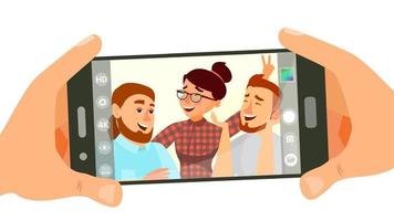 nemen foto Aan smartphone vector. glimlachen mensen. modern vrienden nemen horizontaal selfie. hand- Holding smartphone. camera zoeker. vriendschap concept. geïsoleerd vlak tekenfilm illustratie vector