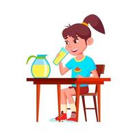 schoolmeisje drinken limonade Aan ontbijt vector