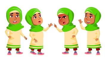 arabisch, moslim meisje kleuterschool kind poses reeks vector. gelukkig mooi kinderen karakter. voor reclame, boekje, aanplakbiljet ontwerp. geïsoleerd tekenfilm illustratie vector