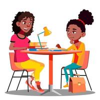 afro Amerikaans moeder helpt kind Doen school- huiswerk vector. geïsoleerd illustratie vector