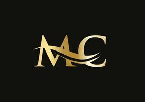 eerste goud brief mc logo ontwerp. mc logo ontwerp met modern modieus vector