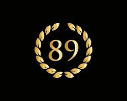 89e jaren verjaardag logo met gouden ring geïsoleerd Aan zwart achtergrond, voor verjaardag, verjaardag en bedrijf viering vector