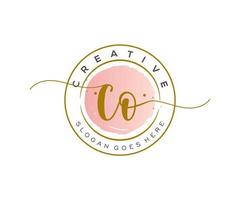 eerste co vrouwelijk logo schoonheid monogram en elegant logo ontwerp, handschrift logo van eerste handtekening, bruiloft, mode, bloemen en botanisch met creatief sjabloon. vector