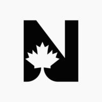 Canadees rood esdoorn- logo Aan brief n vector symbool. esdoorn- blad concept voor Canadees bedrijf identiteit