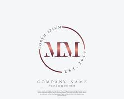 eerste mm vrouwelijk logo schoonheid monogram en elegant logo ontwerp, handschrift logo van eerste handtekening, bruiloft, mode, bloemen en botanisch met creatief sjabloon vector