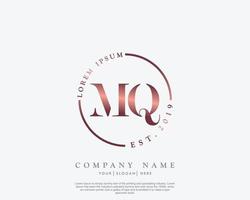 eerste mq vrouwelijk logo schoonheid monogram en elegant logo ontwerp, handschrift logo van eerste handtekening, bruiloft, mode, bloemen en botanisch met creatief sjabloon vector