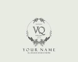 eerste vq schoonheid monogram en elegant logo ontwerp, handschrift logo van eerste handtekening, bruiloft, mode, bloemen en botanisch met creatief sjabloon. vector