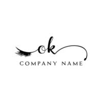 eerste OK logo handschrift schoonheid salon mode modern luxe brief vector