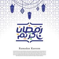 Islamitisch patroon, Purper kleur, en Ramadan kareem typografie, sociaal media post vector