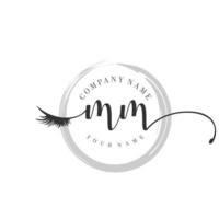 eerste mm logo handschrift schoonheid salon mode modern luxe monogram vector