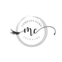 eerste mc logo handschrift schoonheid salon mode modern luxe monogram vector