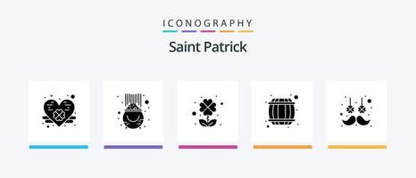 heilige Patrick glyph 5 icoon pak inclusief snor. gelaats haar. Klaver. drankje. bier loop. creatief pictogrammen ontwerp vector