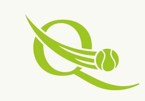 brief q tennis logo concept met in beweging tennis bal icoon. tennis sport- logotype symbool vector sjabloon