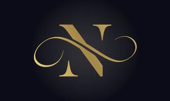 luxe brief n logo sjabloon in goud kleur. eerste luxe n brief logo ontwerp. mooi logotype ontwerp voor luxe bedrijf branding. vector