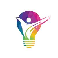 creatief menselijk en lamp vector logo ontwerp. creatief mensen logo ontwerp sjabloon. concept voor bedrijf oplossingen creativiteit innovatie coaching en onderwijs.