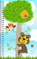 meter muur met groot boom en grappig dieren, beer beklimming boom, vector tekenfilm illustratie