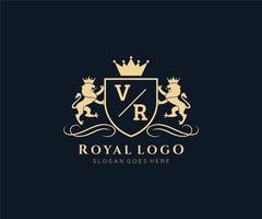 eerste vr brief leeuw Koninklijk luxe heraldisch, wapen logo sjabloon in vector kunst voor restaurant, royalty, boetiek, cafe, hotel, heraldisch, sieraden, mode en andere vector illustratie.